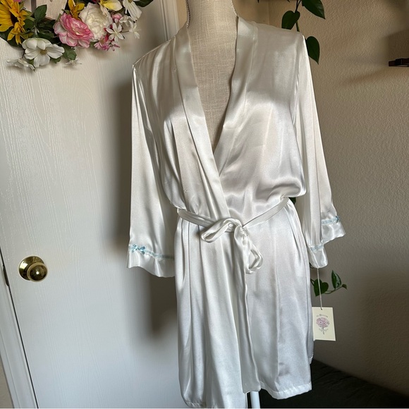In Bloom by Jonquil Bridal Robe Rhinestone - Picture 2 of 6